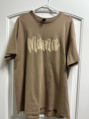Gildan Brown 'Mama' Short Sleeve Tee with Cream Applique